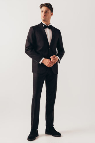 Crno lagano odelo (627K)